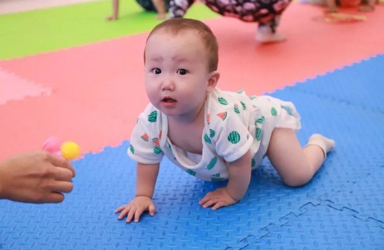 发育|1岁内宝宝有3种“小怪癖”，证明大脑发育好，未来的小学霸