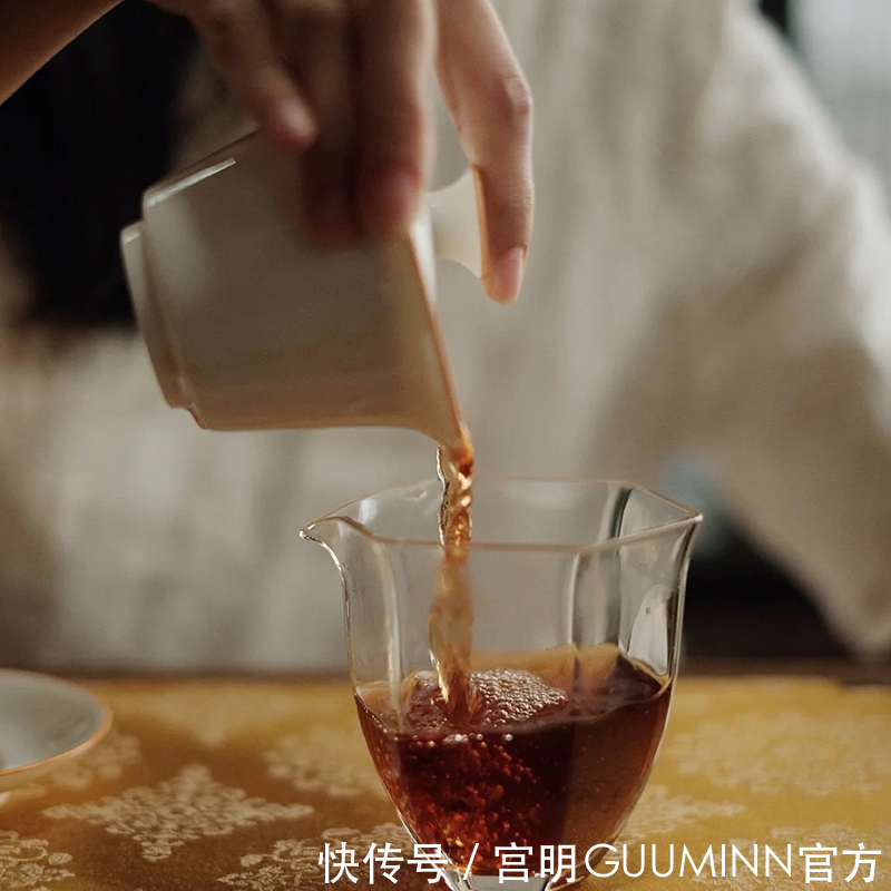 茶壶#盖碗泡茶是门玄学？多年老茶友对比紫砂壶和盖碗泡茶，谁更胜一筹