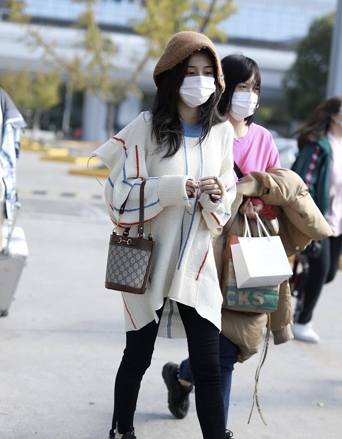 时尚|秋冬季节愁搭配没关系,休闲毛衣get起来,时尚百搭不挑人!