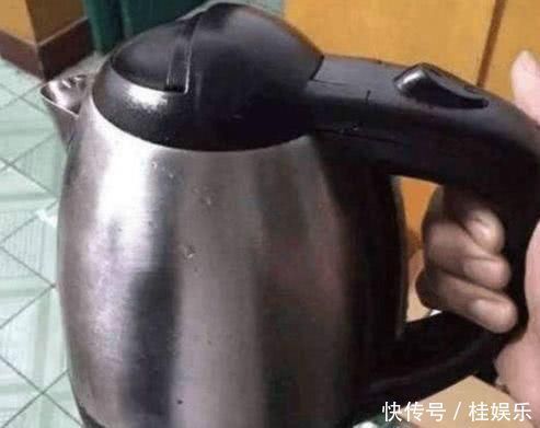 电热水壶用久了,烧水比塑料还毒教你1招,烧水比矿泉水还干净