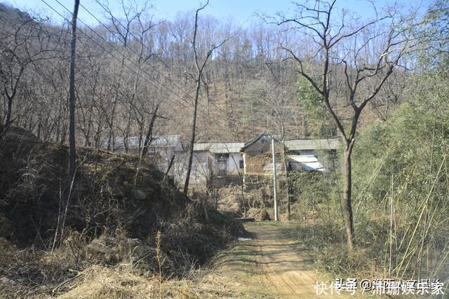 中年|山村百余口如今就剩5个人，隔沟相望的两户邻居，过成一家亲