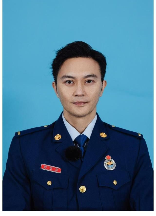 组图：《我们的滚烫人生》陈小春张智霖李承铉体验消防员生活