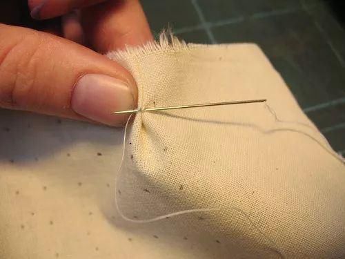 时装|干货丨时装大牌设计师都在用的手艺学会手工绣缀,给你的创意立裁加加餐