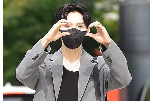 韓國男團「MD PHOTO」 韓國男團AB6IX成員田雄出演《崔華靜的Power Time》節(jié)目