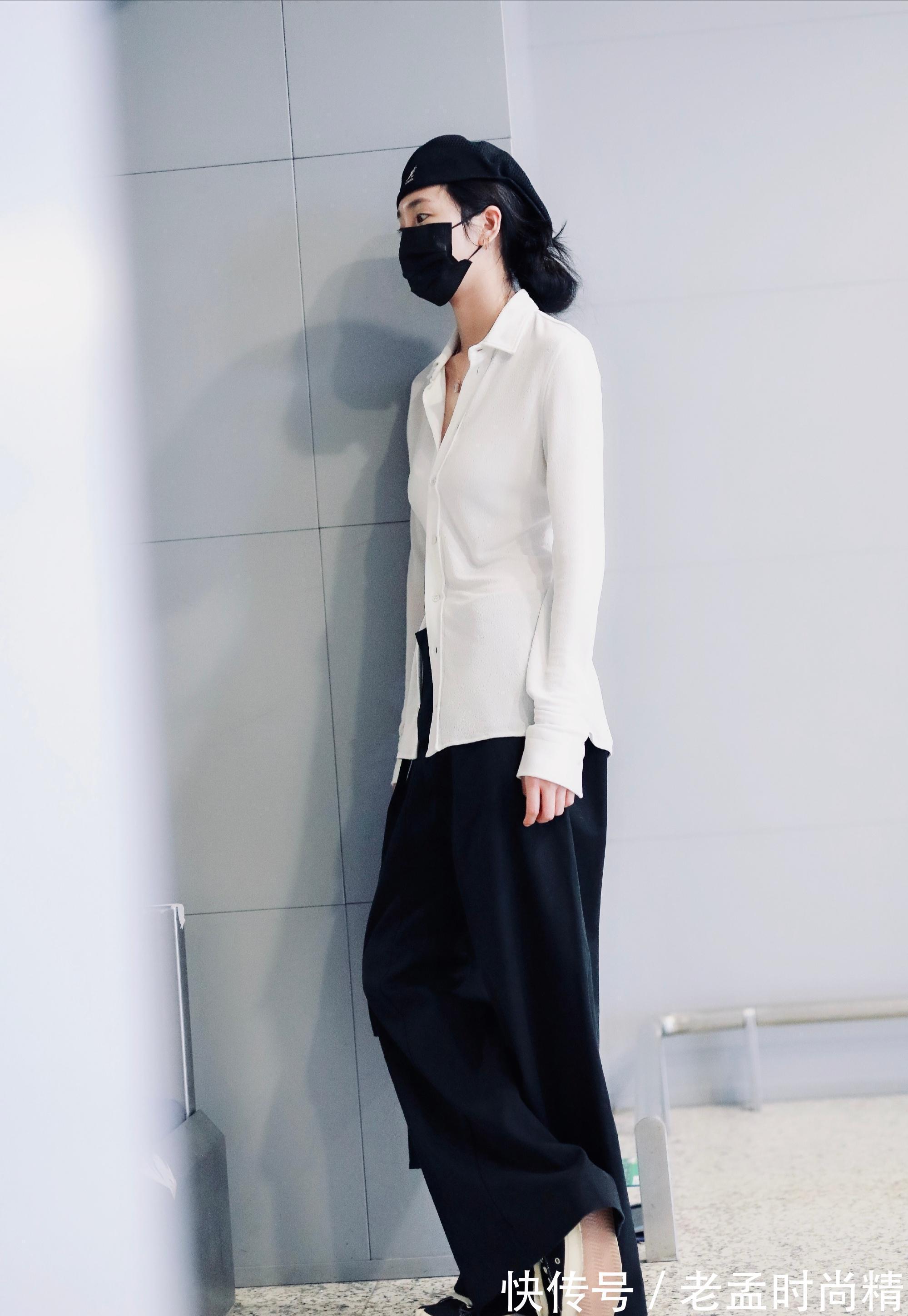 半身 王紫璇黑白基础款也不单调,“纸片身材”像超模