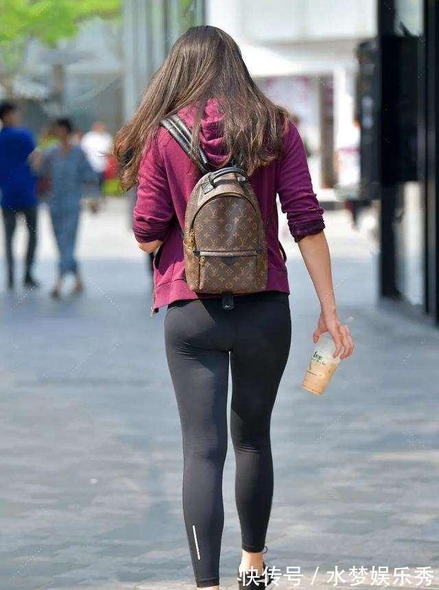 美女 “漏斗形”身材的打底裤美女,才能契合自身气质,懒散随意
