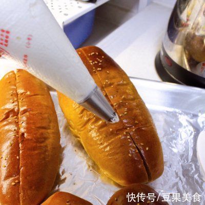 #安佳一口“新”年味#奶油夹心红糖面包