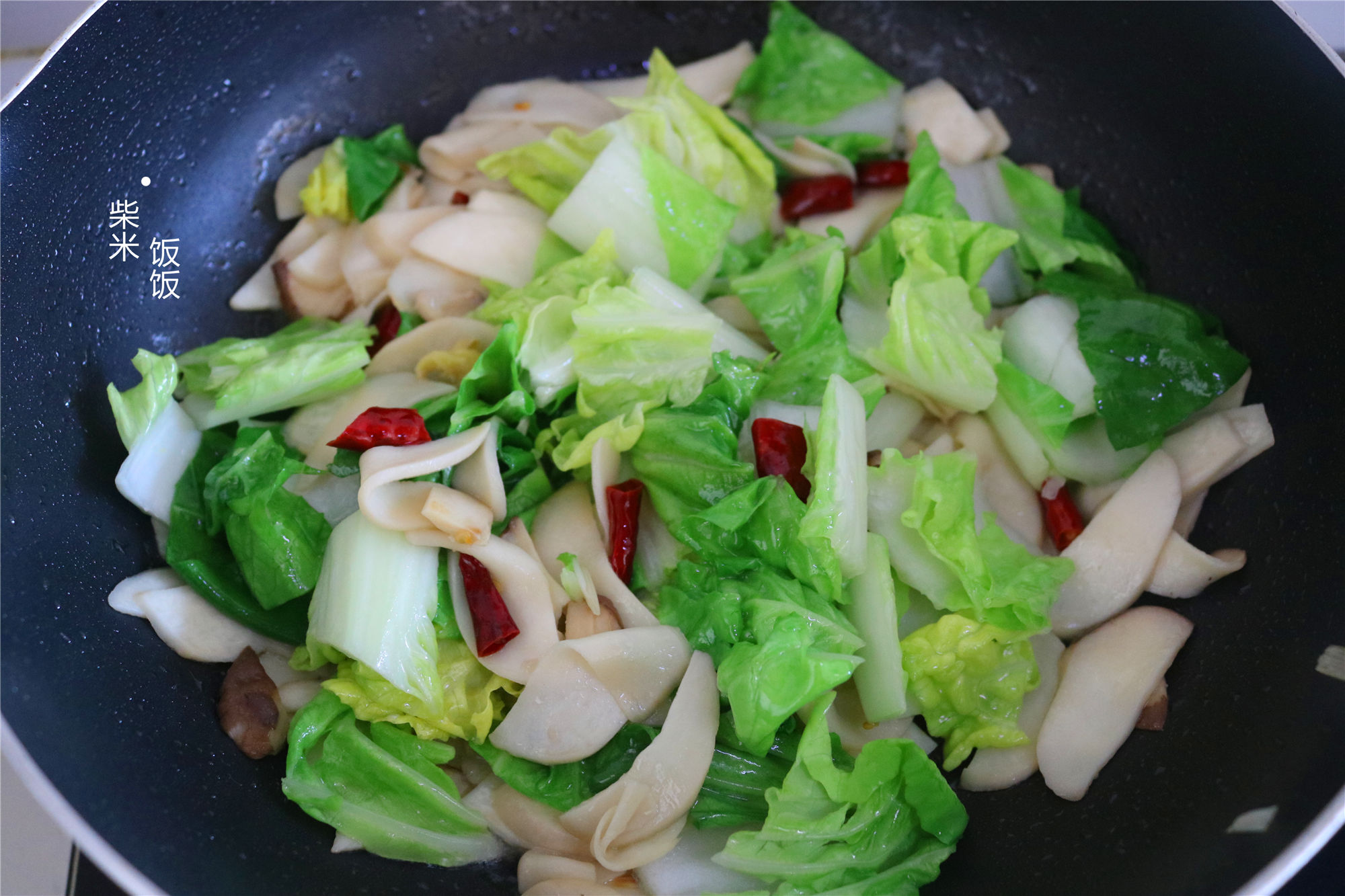 杏鲍菇|杏鲍菇别总炒肉了,搭配这两种食材,大火一炒,比炒肉更香