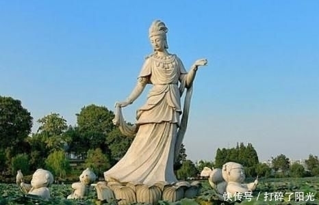 中国“最美”火车站，面积超10万平方米，出站就是免费4A景区