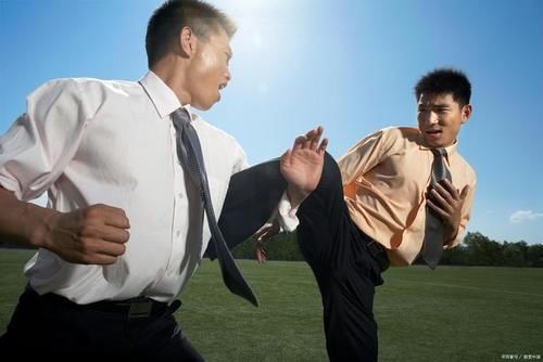 对抗|健身之后，是不是身体对抗能力也能提高？那得看你练了什么！