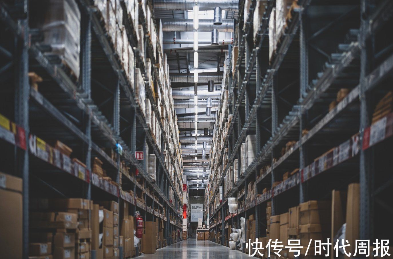 开业|顶风作案？家乐福怒曝被“二选一”潜规则：会员店首日开业部分货架被搬空