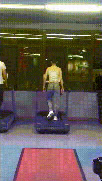 |搞笑GIF:我最喜欢的女神,但这个走路姿势有点汉子