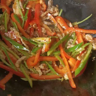 辣椒炒肉丝一上桌，老人宝宝全都笑