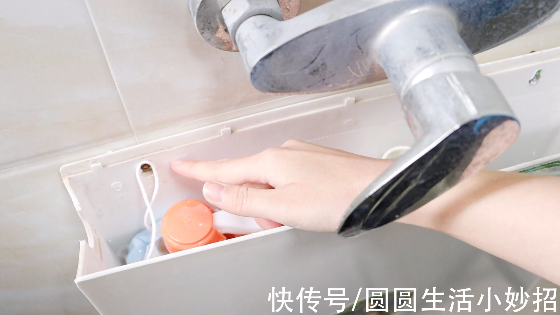 只需一个口罩，马桶一年不刷也不脏不臭，省钱好用，学到就是赚到