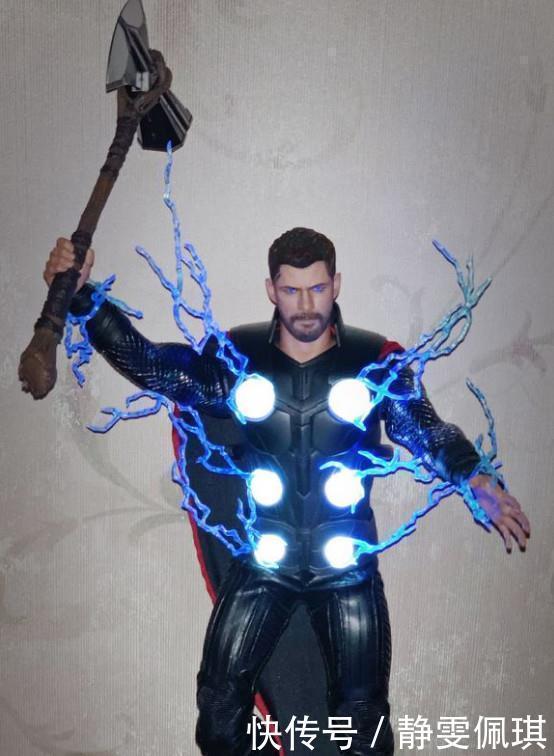 格鲁特|小伙晒雷神手办,雷霆万钧特效炸裂,关上灯后网友多钱买的