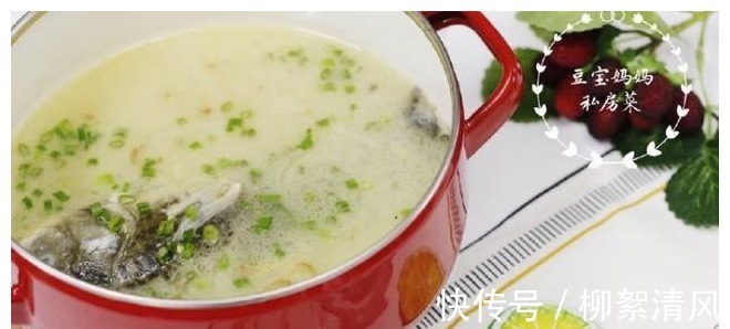 熬鲫鱼汤时，先油炸还是直接煮方法错了，难怪鱼汤不白还腥臭！