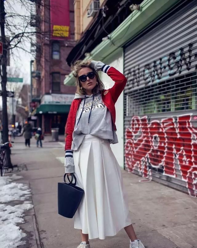 轻松|衬衫怎么穿出时髦感学三木时尚穿搭,告别土肥圆轻松