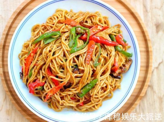 炒面也能在家做，鲜香入味又好吃，简单易学上手快