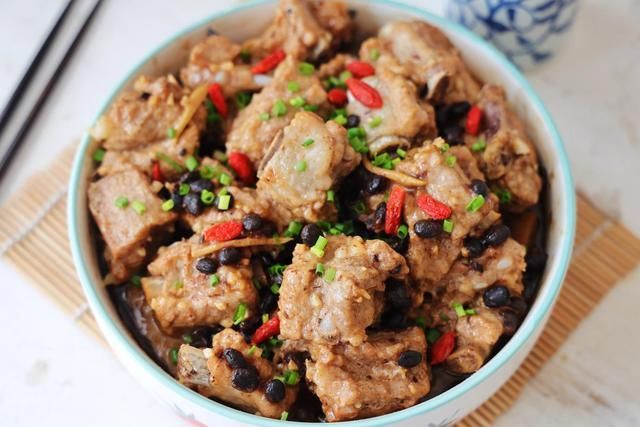 芋头|夏天排骨别红烧，蒸一蒸无油烟更健康，鲜香滑嫩，多吃也不上火