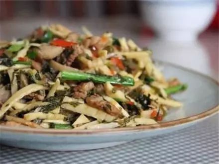  虾饼|美食精选：茭白鸡米、葱虾饼、蟹粉菜心面、雪菜剁椒炒冬笋