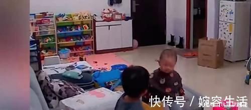 弟弟妹妹|暖心哥哥教弟弟说“谢谢”,结果让宝妈很感动,家有二胎让人羡慕