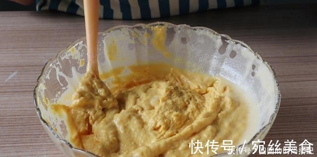 无油无糖的玉米面蛋糕，蒸锅就能做，低脂不怕胖，简单好吃不上火