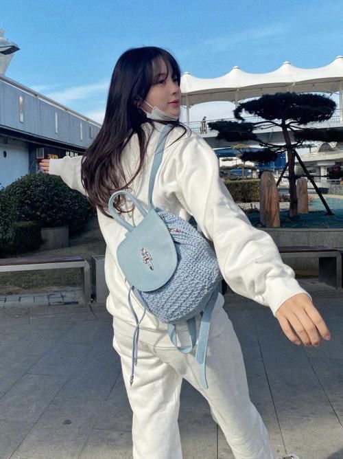 时尚女孩|小白鞋已经OUT,欧阳娜娜带火了“动漫少女鞋”,00后的最爱