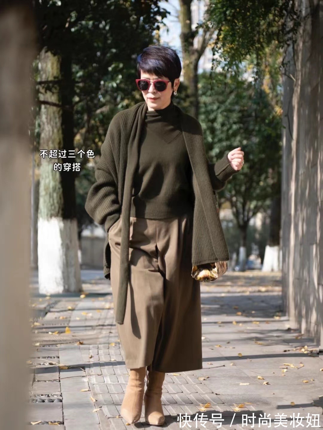 针织衫|这才是60岁女人该有的模样,靠穿搭赢得体面,气质真高级