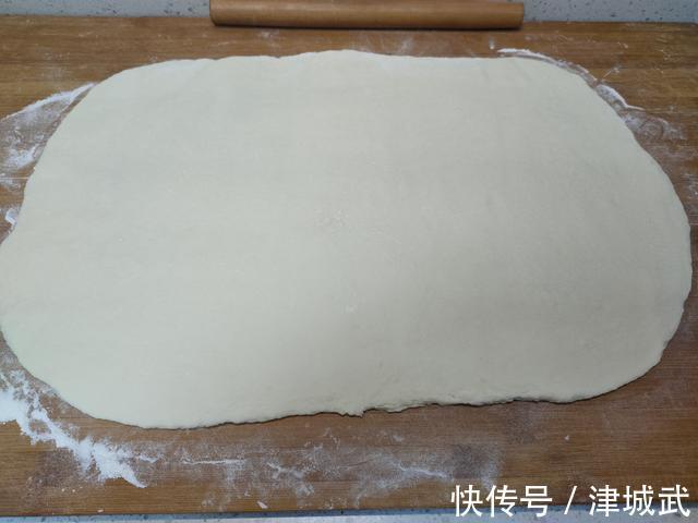 做烙饼，开水烫面还是凉水和面？都不对，教你正确做法，柔软好吃