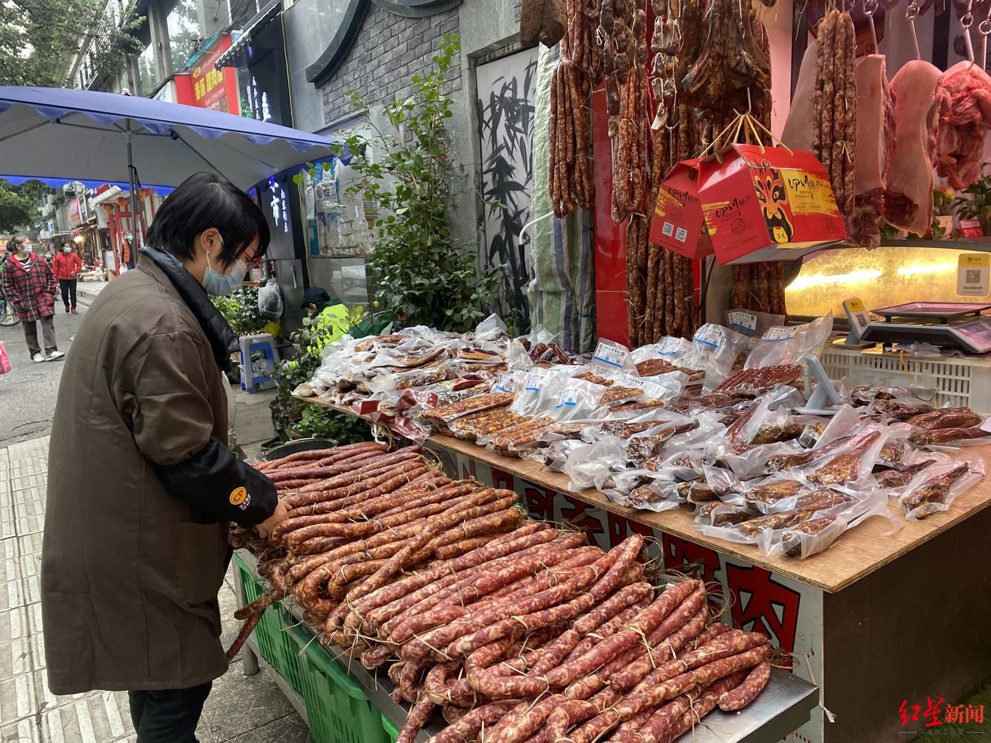 热卖季|香肠腊肉提前进入“热卖季”，今年还有青花椒、风干等口味