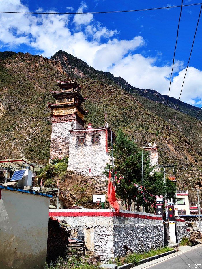 中年|单车单人从北京出发去川西看雪山之六雅拉神山下的藏寨