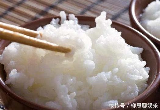 大米|蒸米饭时,不能直接下锅,以前用错方法了,难怪米饭不香不软糯