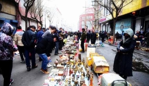 鉴宝!当年在鉴宝节目上,王刚思考了5秒,直接将2亿宝贝砸碎,后来怎样