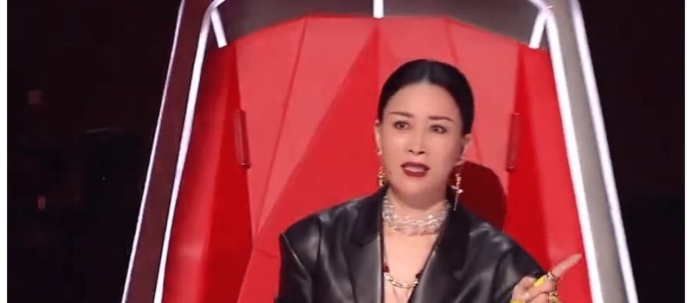 不愧曾为华晨宇的女人，张碧晨对那英圆滑的眼力劲，让我自愧不如