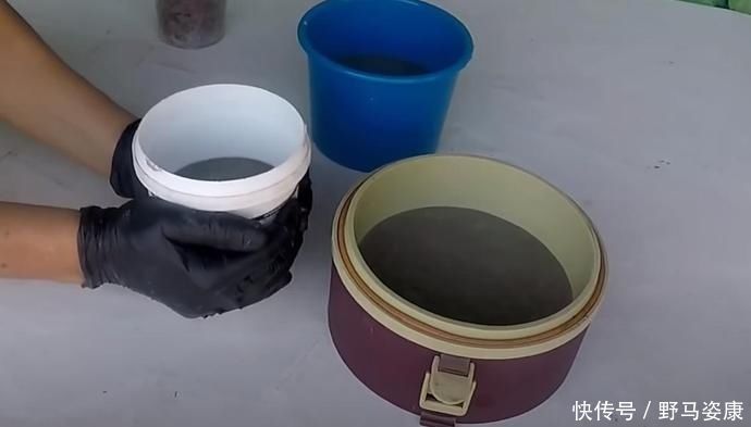 旧啤酒瓶我要留着,砸碎了和水泥,做个水磨石花盆比陶瓷的好看