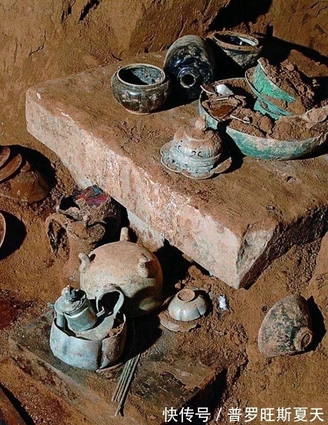 偷盗者#倒霉的盗墓贼:和同伙内讧被封在唐代古墓中,在墙角枯坐上千年