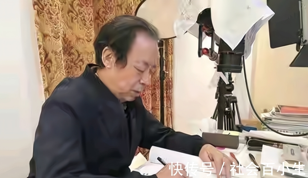 范曾@庞中华硬笔书法了得,那么作为与范曾同门的他,毛笔书法如何?