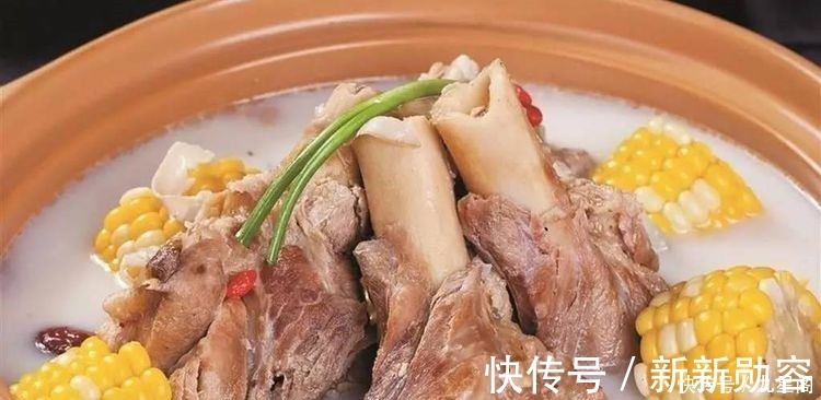 汤汁|不管炖什么骨头汤，都别直接加水炖，多加这1步，汤汁浓白似牛奶！