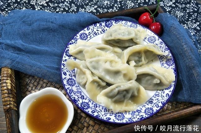 饺子|冻水饺怎么煮,用冷水还是热水教你正确方法,饺子不破皮不露馅