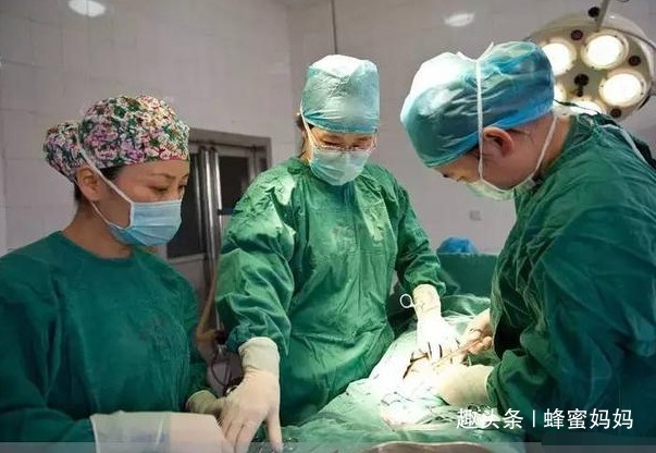 肚子|产妇刚生完娃,肚子仍“鼓的”像怀孕8个月,医生手术后对不起