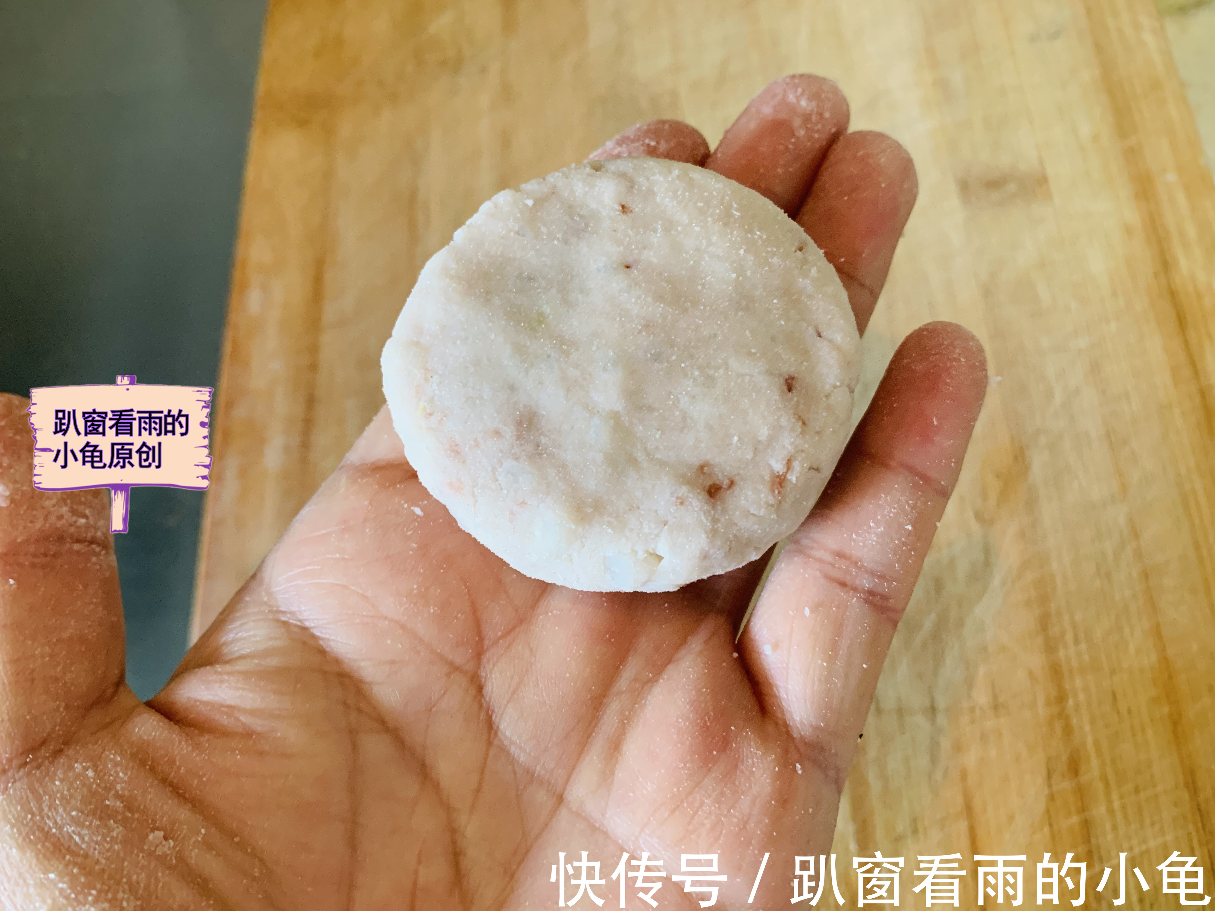 秋天,滋阴润燥是关键,女人要常吃这个饼,软糯清甜,营养又滋补