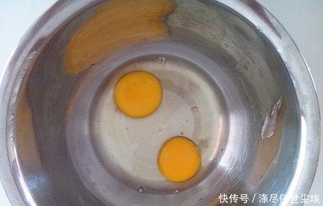 松软香甜的班兰椰香马来糕,做法详细步骤简单,配方毫无保留告您