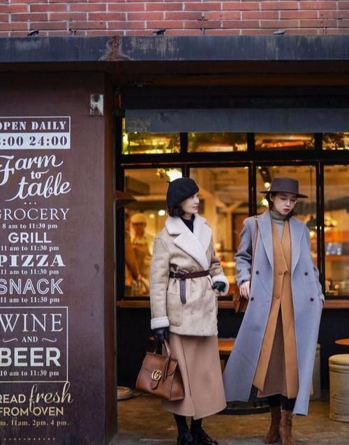  母女|别再说大地色难穿！瞧三木“神仙母女”的大衣穿搭，每套都是经典