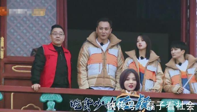 观海楼|杨超越登上观海楼后，不合时宜提出问题，刘烨连忙提醒：还录着呢