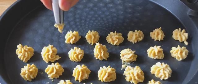  分钟|春天多吃玉米面，加1碗猪肉，手不沾面8分钟熟透，老人孩子都爱吃