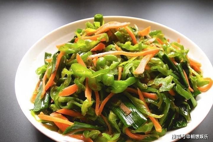 豆芽|一家三口的简单晚餐,有荤有素,五道菜三人吃得干干净净,真舒坦