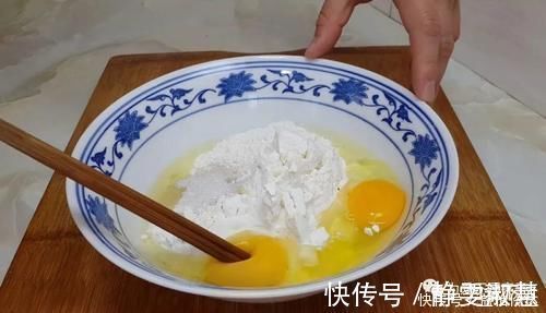 早餐别再烙饼了，加2个鸡蛋，外皮焦脆又松软，比鸡蛋饼油条好吃
