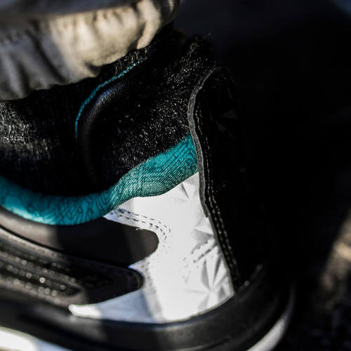 鞋面暗藏热成像黑科技，国潮联手带你领略“少不入川”的魅力