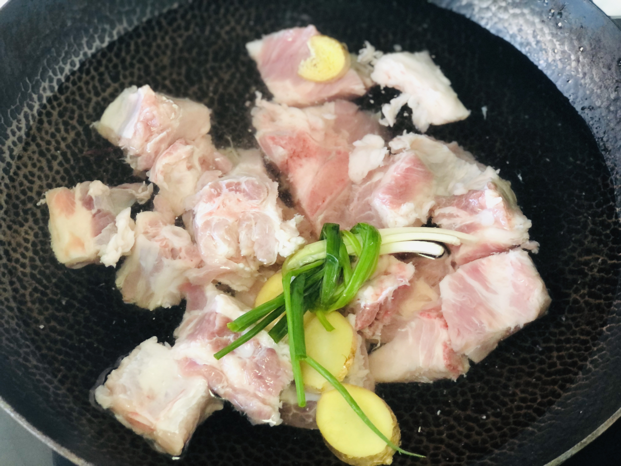 做冬瓜排骨汤时,牢记“1泡3不放”,肉香汤鲜,关键还没腥味儿