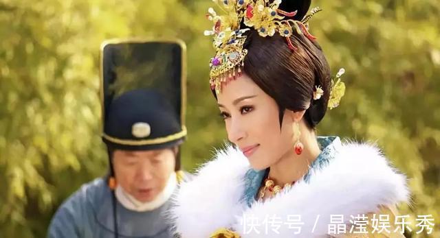 古玩摊主$“鸡缸杯”拍卖2.8亿元后,大爷150元“捡漏”仨,古玩摊主却笑了